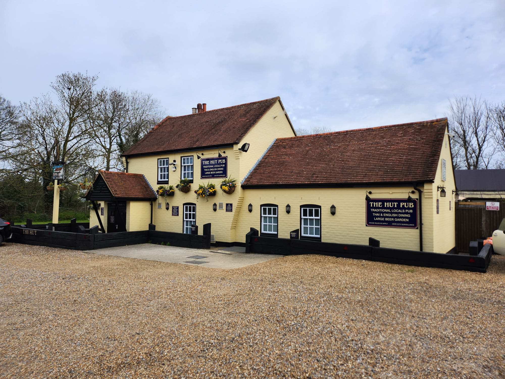 The Hut Pub & Car Park